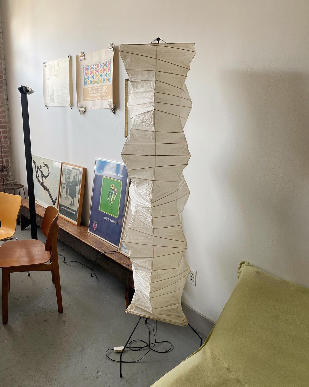 Isamu Noguchi Akari UF4-33N Floor Lamp