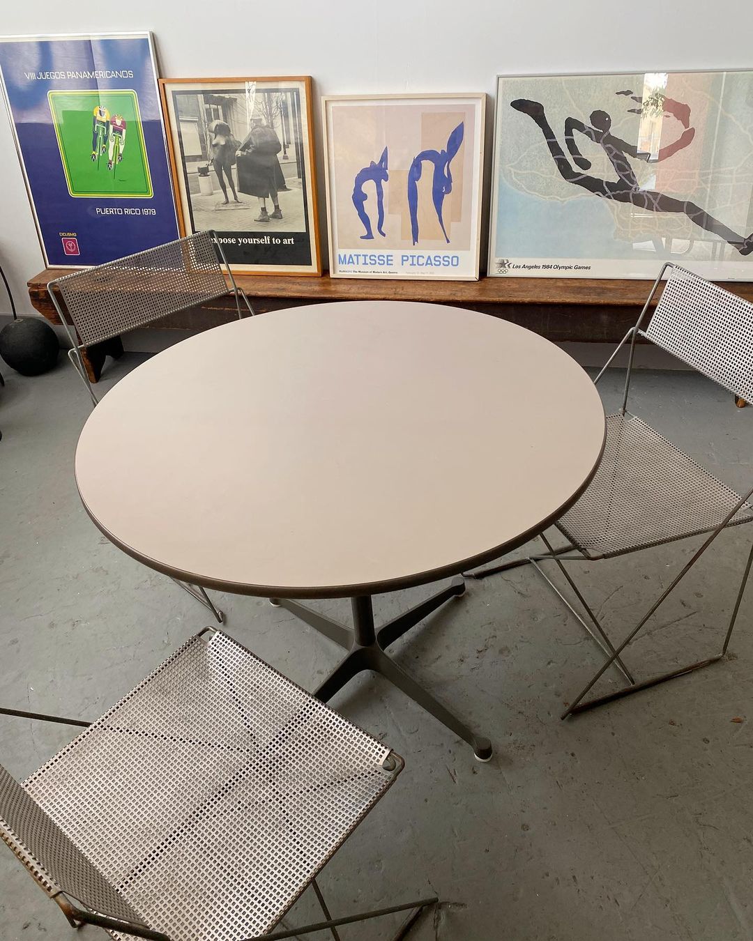 Herman Miller Eames Universal Round Table, 1960s