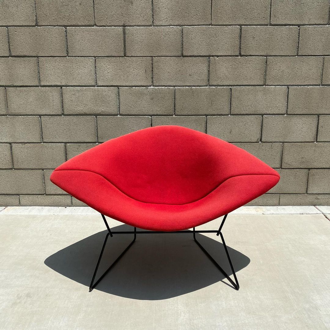 Knoll Bertoia Large Diamond Chair w/ black frame