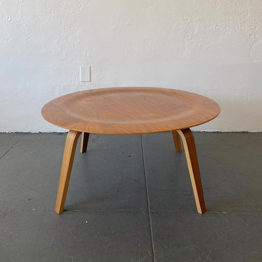 Herman Miller Eames Molded Plywood Coffee Table in Walnut, 1946