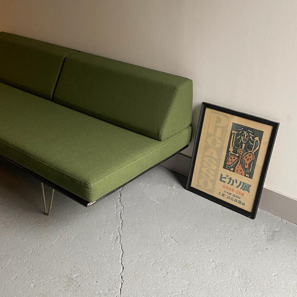 Modernica Case Study V-Leg Daybed