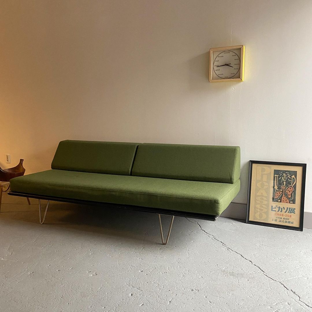 Modernica Case Study V-Leg Daybed