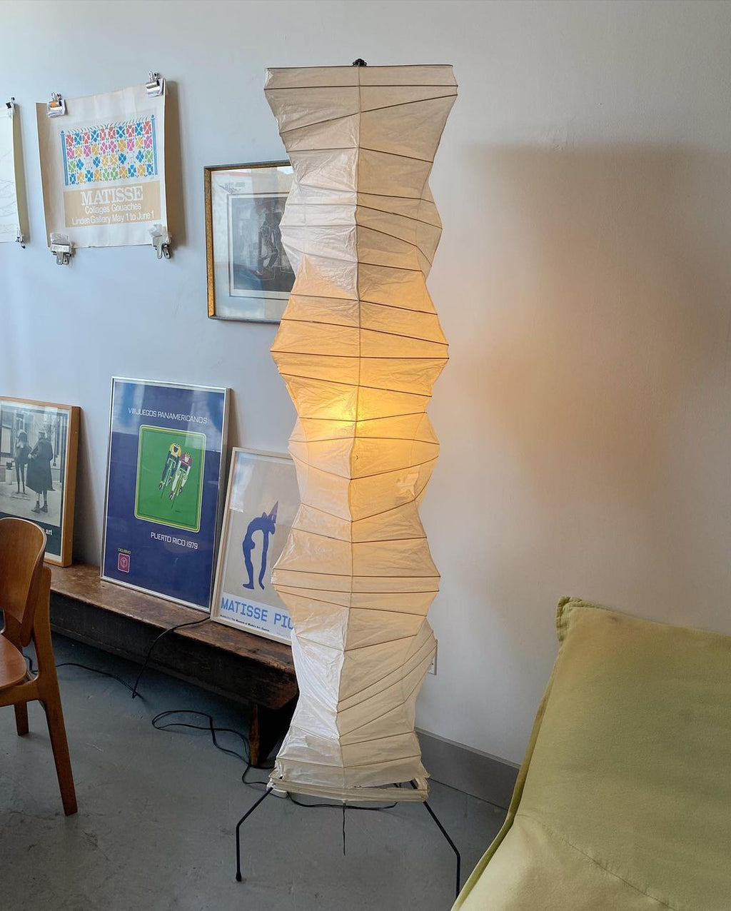 Isamu Noguchi Akari UF4-33N Floor Lamp