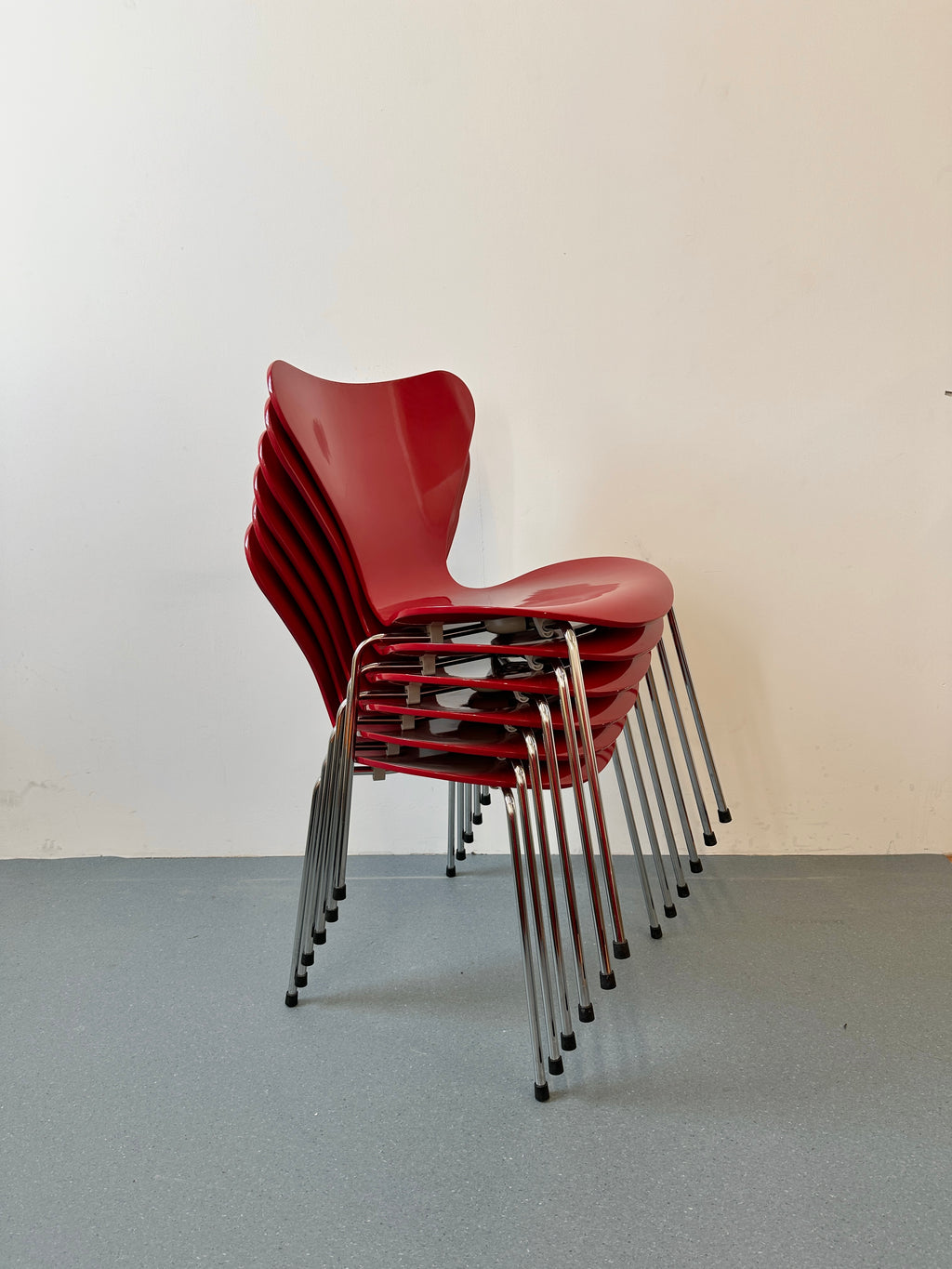 Fritz Hansen Series 7 Chair by Arne Jacobsen