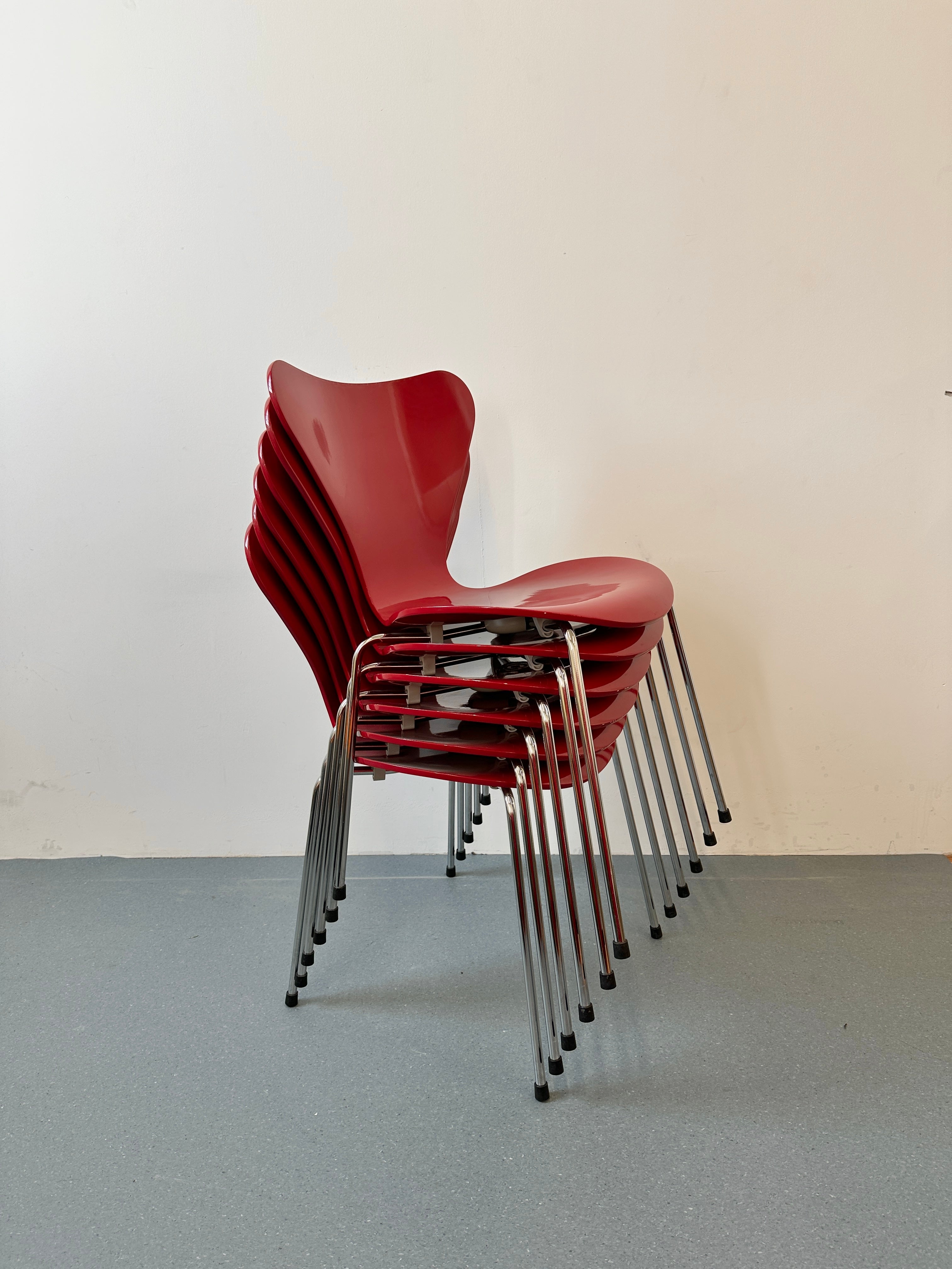 Fritz Hansen Series 7 Chair by Arne Jacobsen