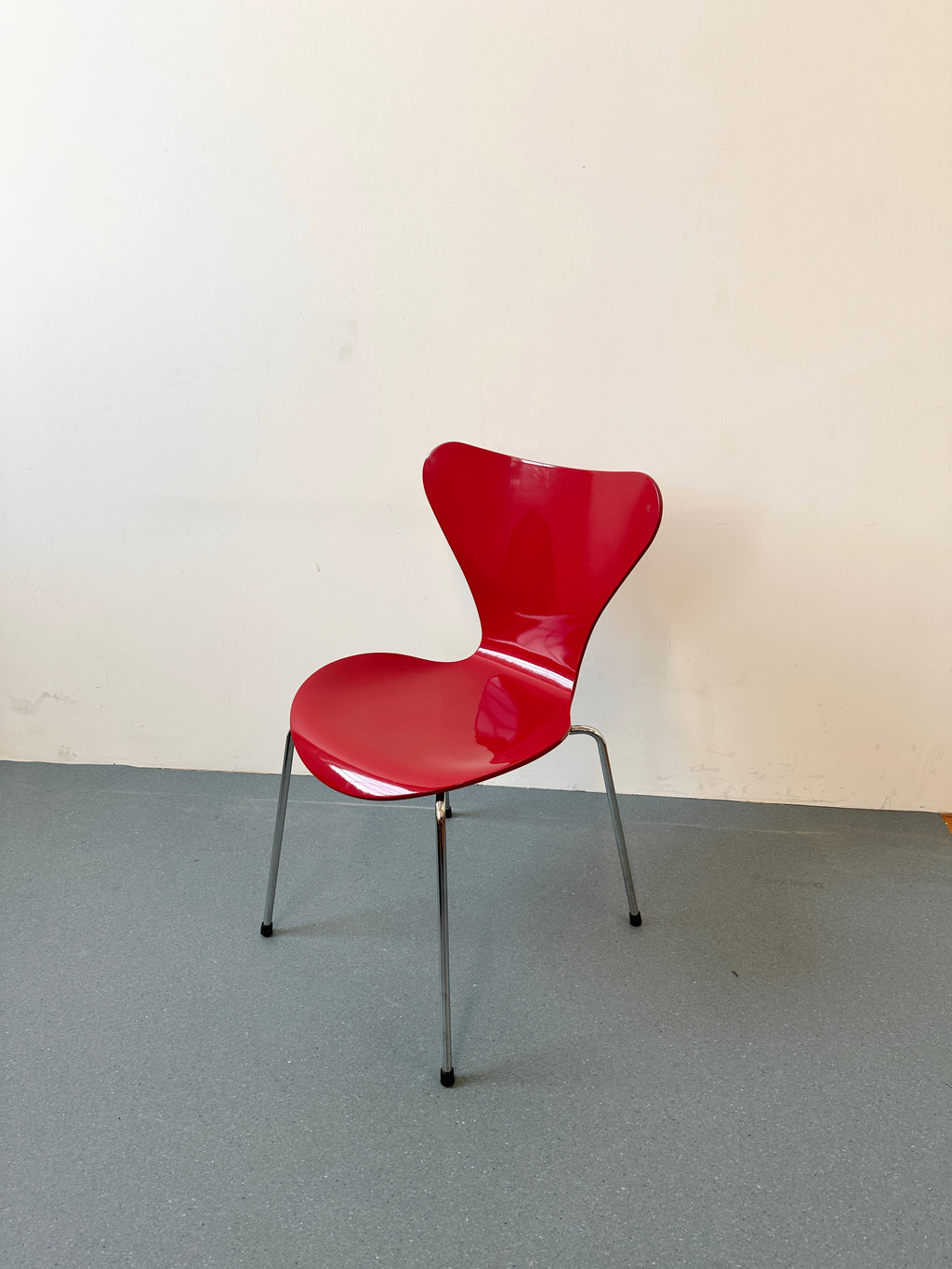 Fritz Hansen Series 7 Chair by Arne Jacobsen