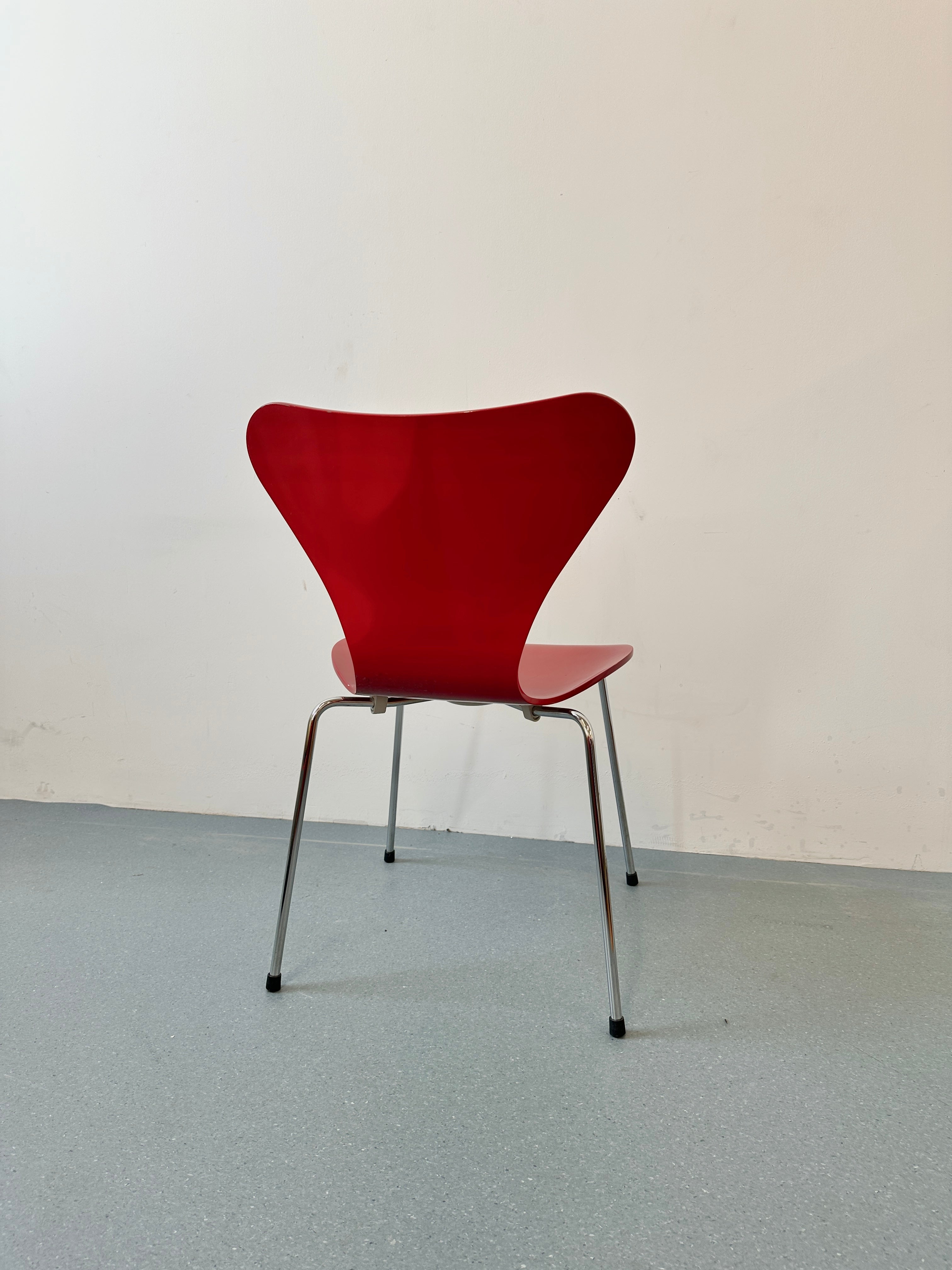 Fritz Hansen Series 7 Chair by Arne Jacobsen