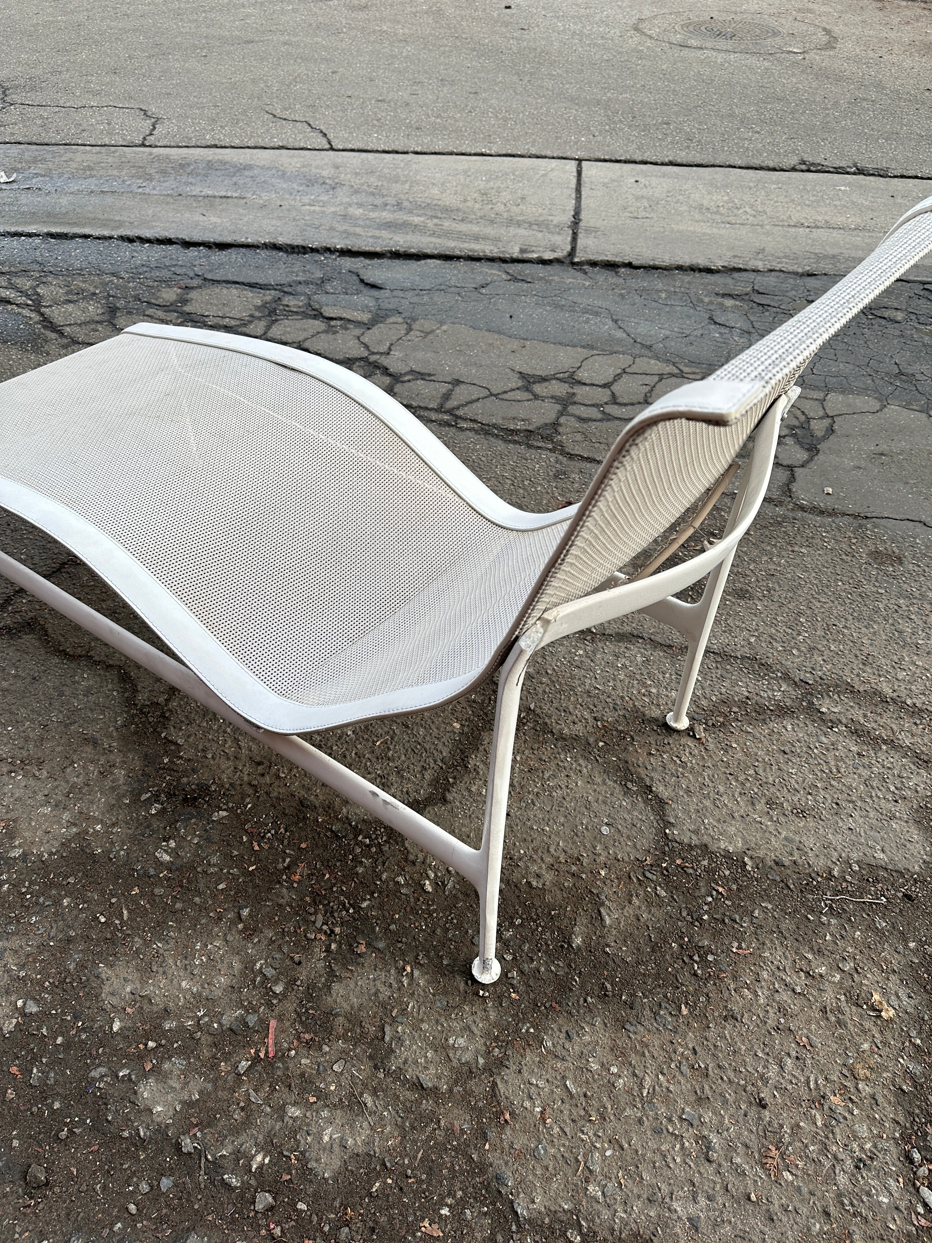Richard Schultz 1966 Collection Contour Chaise